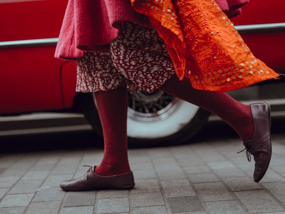 femme en rouge